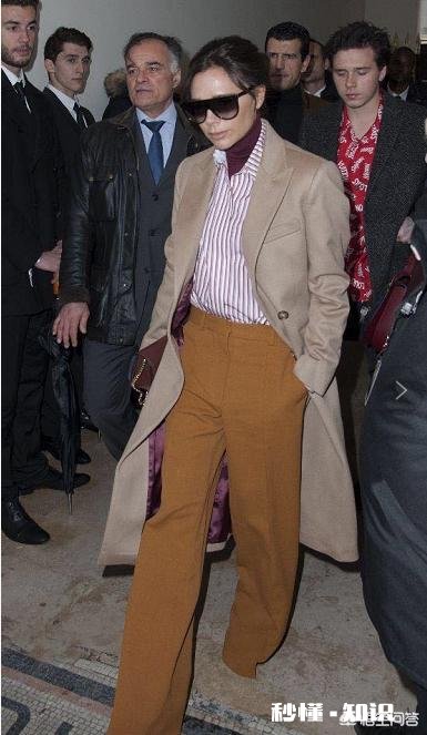 大衣里面怎样搭配才能提升自己的气质呢