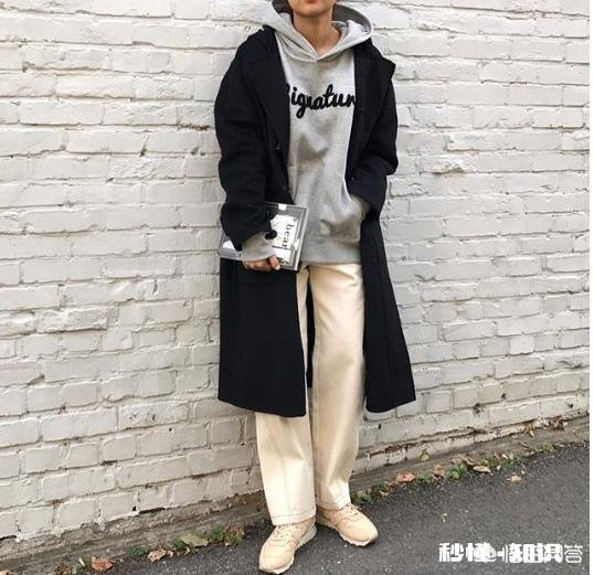 大衣里面怎样搭配才能提升自己的气质呢