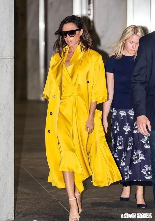 大衣里面怎样搭配才能提升自己的气质呢