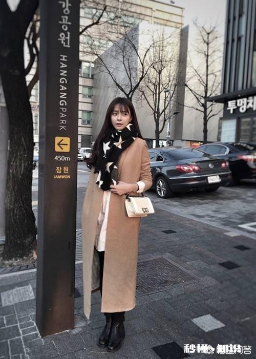 大衣里面怎样搭配才能提升自己的气质呢