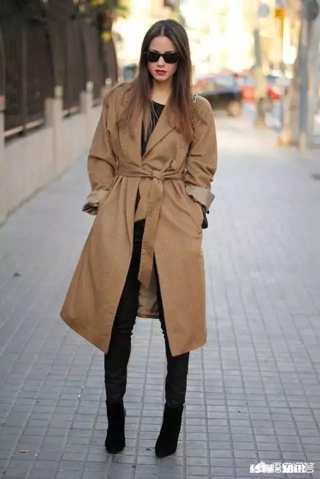 大衣里面怎样搭配才能提升自己的气质呢