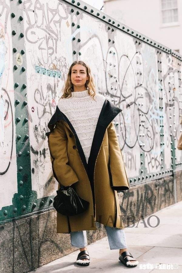 大衣里面怎样搭配才能提升自己的气质呢