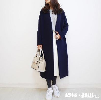 大衣里面怎样搭配才能提升自己的气质呢