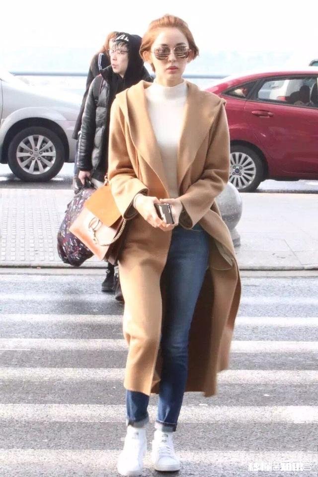 大衣里面怎样搭配才能提升自己的气质呢