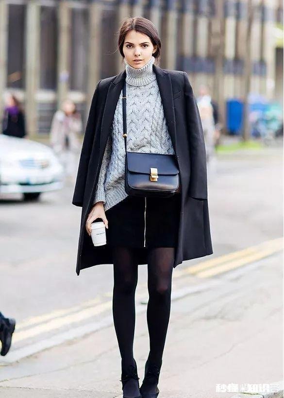 大衣里面怎样搭配才能提升自己的气质呢