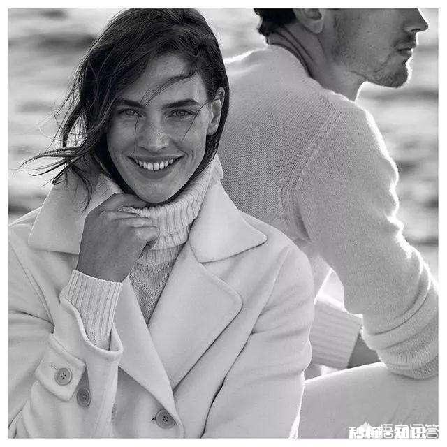 大衣里面怎样搭配才能提升自己的气质呢