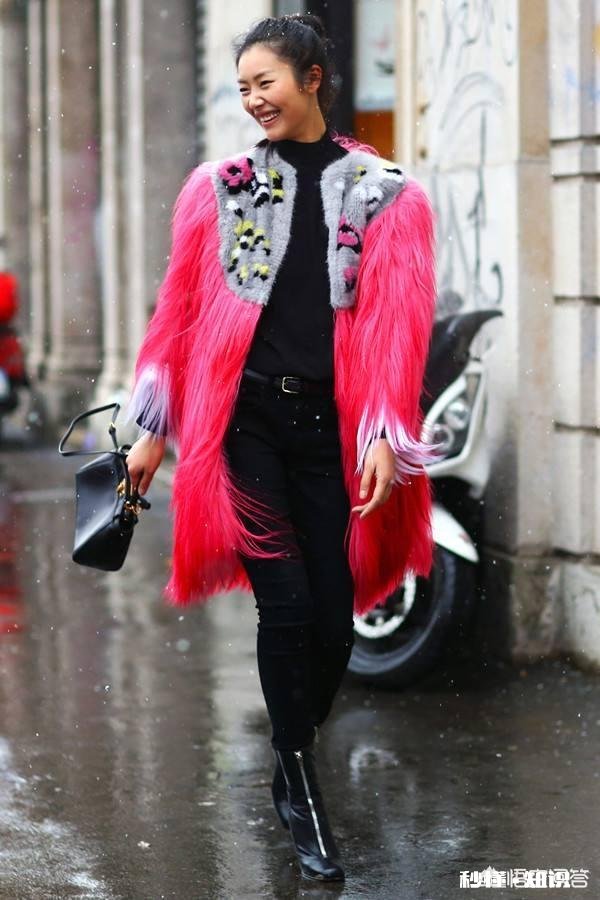 女生冬天该怎样搭配基础色的大衣呢有哪些好的搭配建议呢