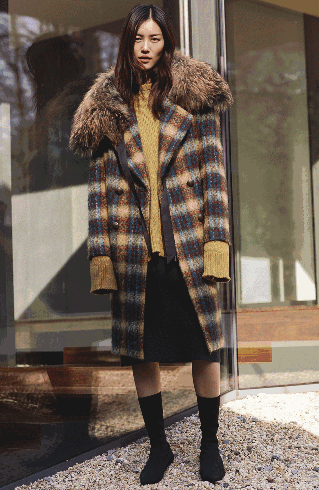 女生冬天该怎样搭配基础色的大衣呢有哪些好的搭配建议呢