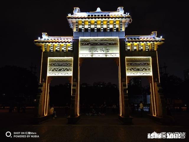 手机比相机“更聪明”吗为什么手机可以做到用手持拍摄夜景，相机就不能