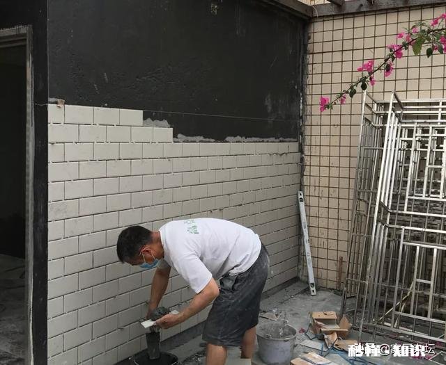 外墙瓷砖需要刷背胶吗