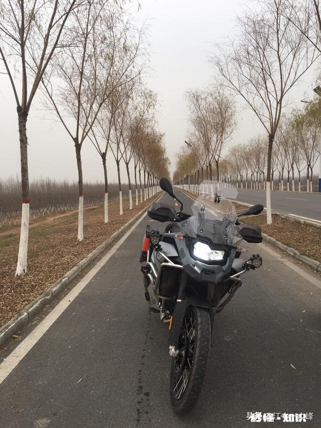 本田CBR650R与川崎Z900同是四缸且价格差不多，哪个更好呢