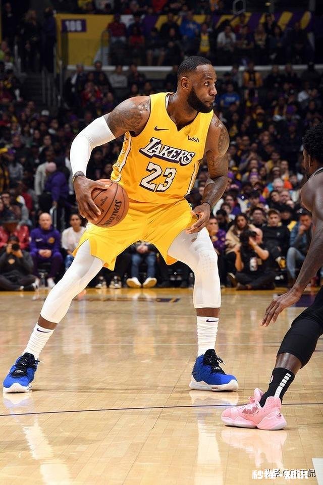 圣诞大战，快船险胜湖人，裁判是不是成为了主角