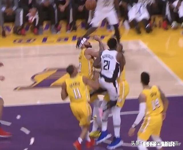 圣诞大战，快船险胜湖人，裁判是不是成为了主角