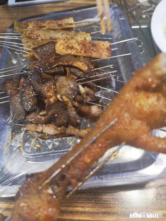 为什么吃面时就大蒜很惬意，吃米饭就大蒜就很别扭