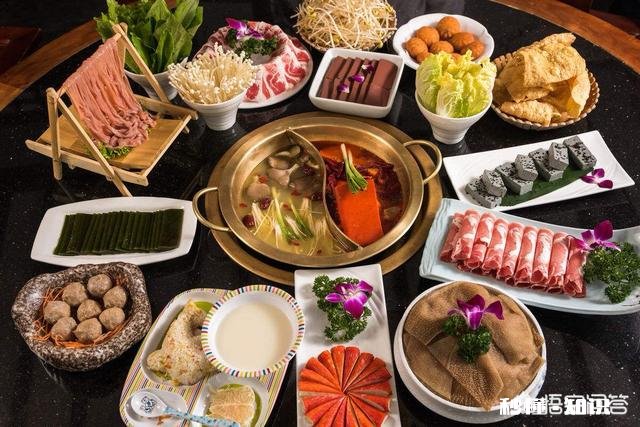 你那里，除夕之夜吃饺子吗，饺子里除了馅还会放什么呢吃到了有什么寓意吗