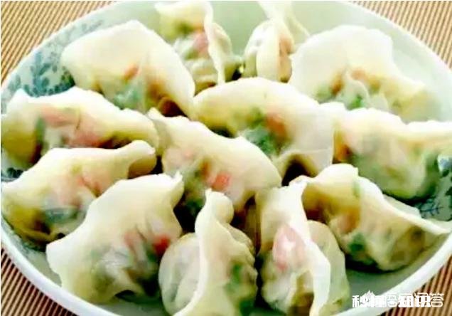 你那里，除夕之夜吃饺子吗，饺子里除了馅还会放什么呢吃到了有什么寓意吗