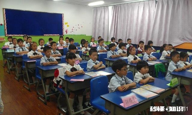 有些老师把会读书的学生都安排前面，把不会学习的安排在后面，这样合理吗