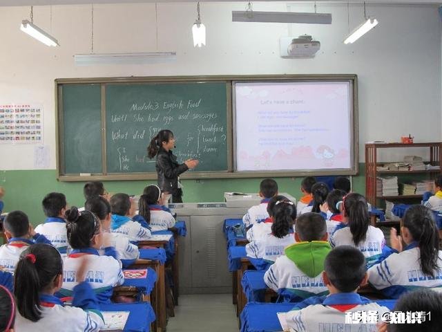 有些老师把会读书的学生都安排前面，把不会学习的安排在后面，这样合理吗