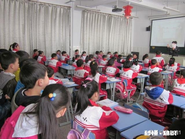 有些老师把会读书的学生都安排前面，把不会学习的安排在后面，这样合理吗