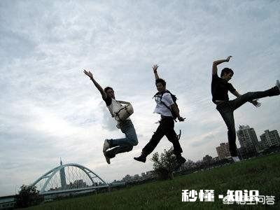 有些老师把会读书的学生都安排前面，把不会学习的安排在后面，这样合理吗