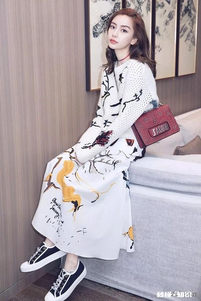 运动鞋可以搭配裙子吗应该怎么搭