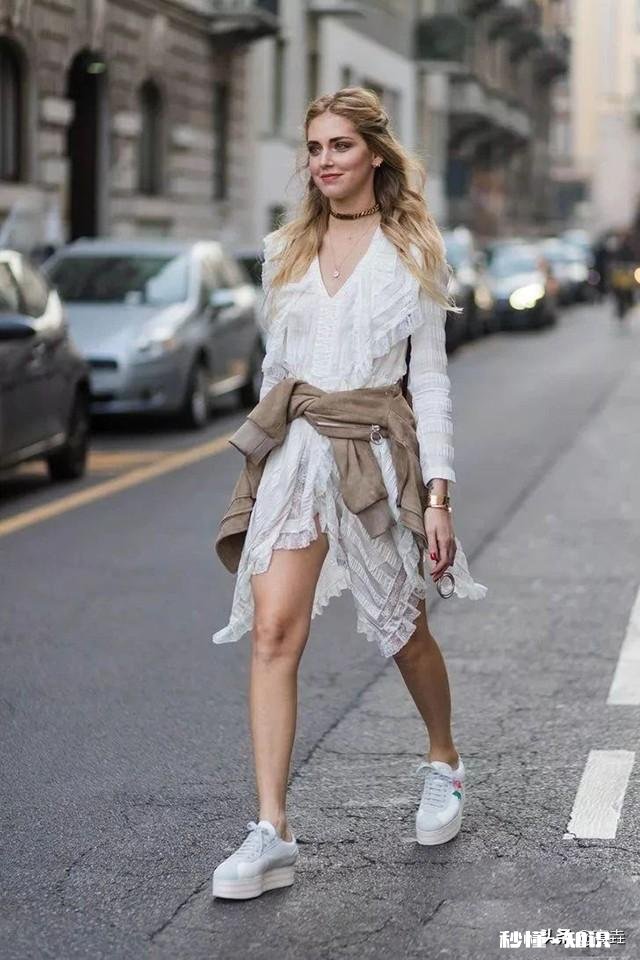 运动鞋可以搭配裙子吗应该怎么搭