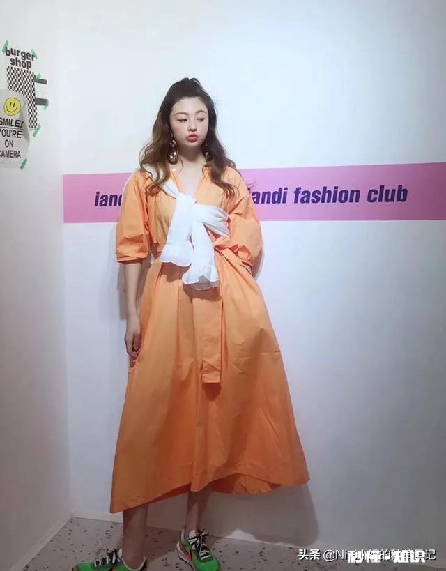 运动鞋可以搭配裙子吗应该怎么搭