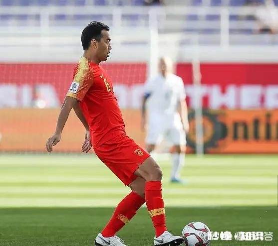 如何看待国足亚洲杯首战里皮的首发布阵之后里皮做了哪些调整取得了奇效逆转了比赛