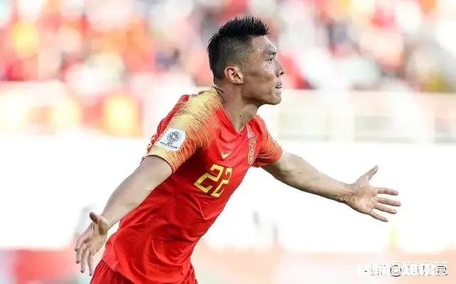 如何看待国足亚洲杯首战里皮的首发布阵之后里皮做了哪些调整取得了奇效逆转了比赛