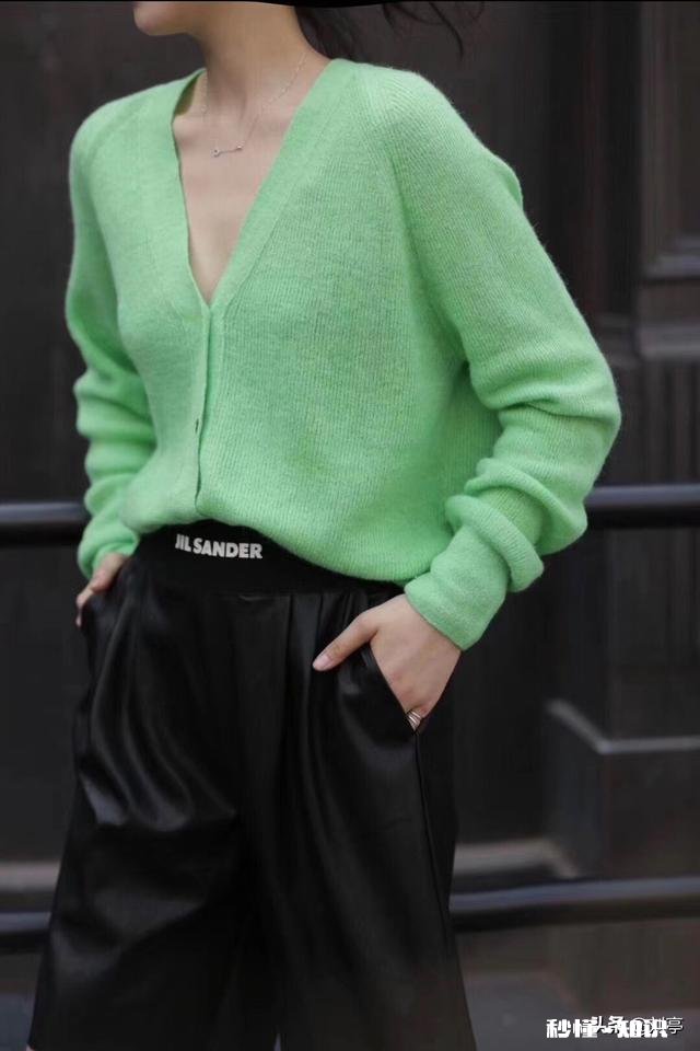 请问25岁左右，怎么才能知道自己适合风格怎么提高衣品谢谢