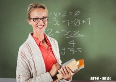 英语专业，二本，非常有危机感怕被淘汰，请问我可以另外学些什么