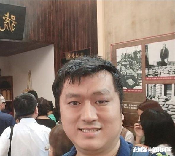 公式相声不好笑李宏烨“彩排评审没观众所以不好笑，上场有观众就好笑”，你怎么看