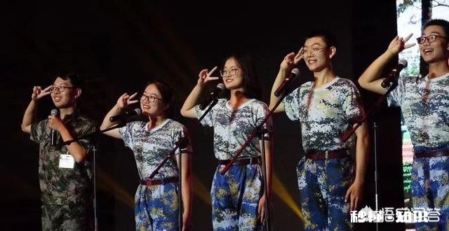 公式相声不好笑李宏烨“彩排评审没观众所以不好笑，上场有观众就好笑”，你怎么看