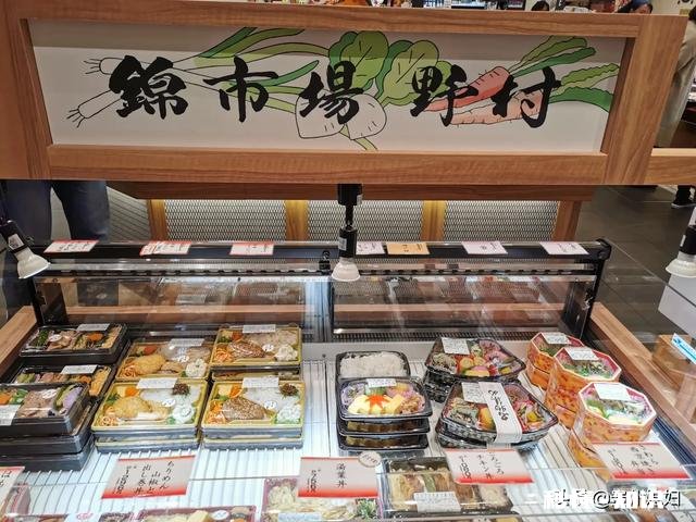 请问一万日元可以在日本东京大阪吃多久，如果不吃高级料理的话