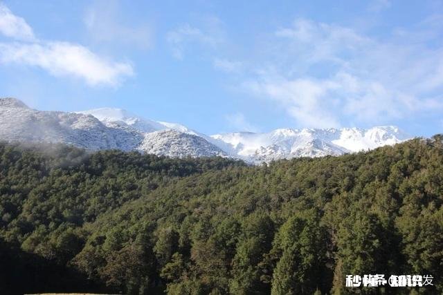 高山流水遇知音，游走山间留踪迹。留下你们的山水风景画，包括雪山，草地，高山
