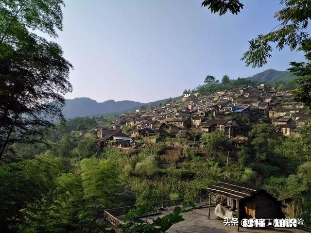 高山流水遇知音，游走山间留踪迹。留下你们的山水风景画，包括雪山，草地，高山