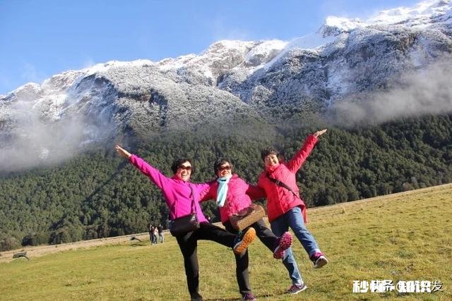高山流水遇知音，游走山间留踪迹。留下你们的山水风景画，包括雪山，草地，高山