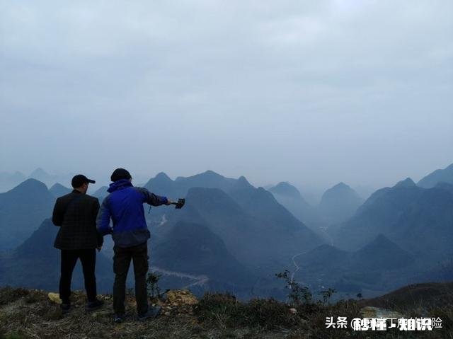 高山流水遇知音，游走山间留踪迹。留下你们的山水风景画，包括雪山，草地，高山