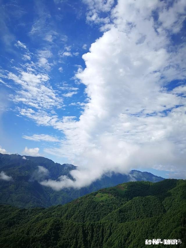 高山流水遇知音，游走山间留踪迹。留下你们的山水风景画，包括雪山，草地，高山