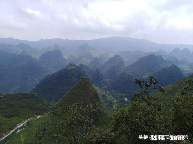 高山流水遇知音，游走山间留踪迹。留下你们的山水风景画，包括雪山，草地，高山