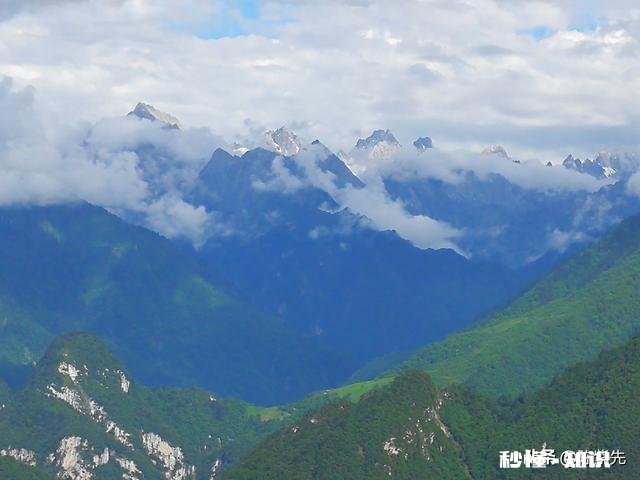 高山流水遇知音，游走山间留踪迹。留下你们的山水风景画，包括雪山，草地，高山