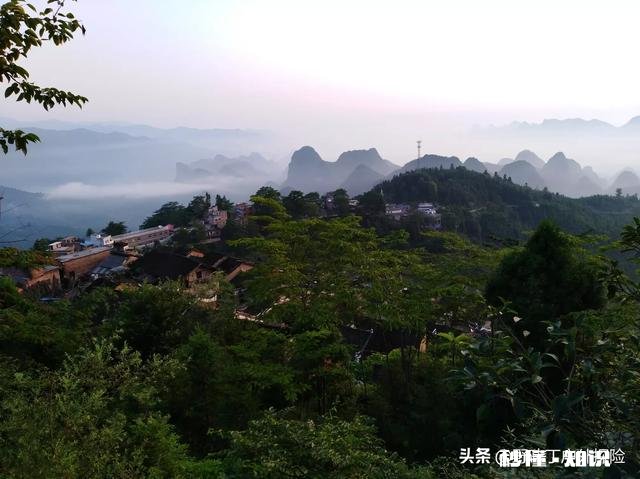 高山流水遇知音，游走山间留踪迹。留下你们的山水风景画，包括雪山，草地，高山