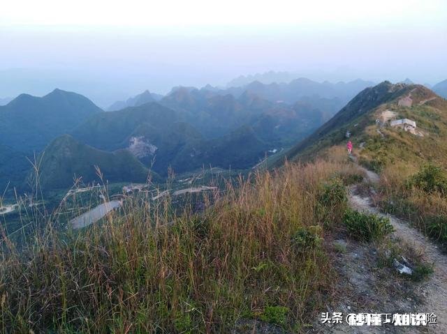 高山流水遇知音，游走山间留踪迹。留下你们的山水风景画，包括雪山，草地，高山