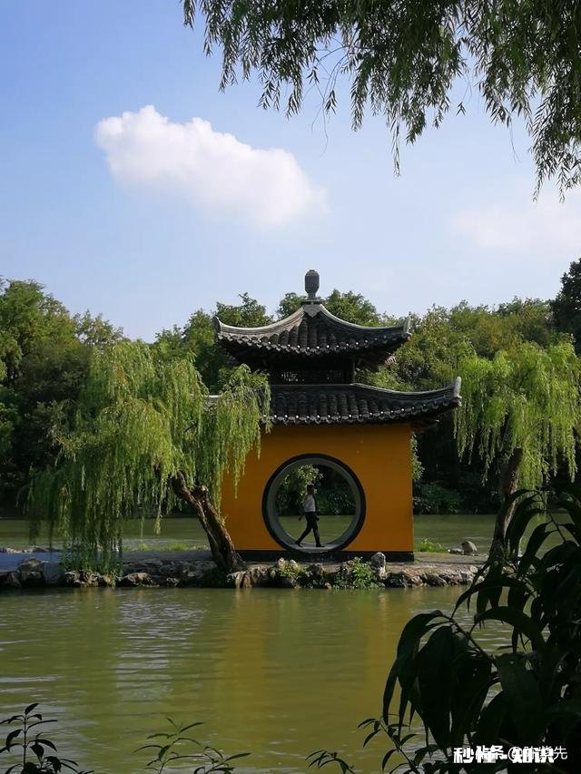 高山流水遇知音，游走山间留踪迹。留下你们的山水风景画，包括雪山，草地，高山