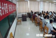 今年山东高考评卷员近一半是高中教师，与以往有地方多由在校大学生阅卷相比有何不同