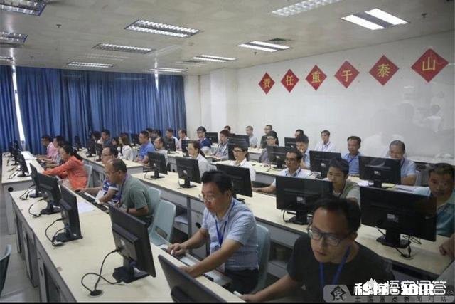 今年山东高考评卷员近一半是高中教师，与以往有地方多由在校大学生阅卷相比有何不同