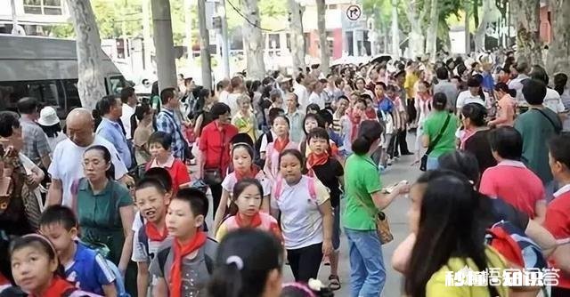 初中学校500多名学生，开家商店，年租金3万，能不能干