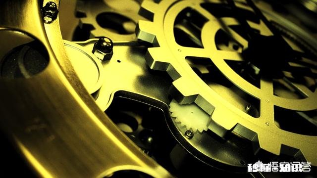 现在股市火热，不懂股票，买偏股的基金投多少钱合适