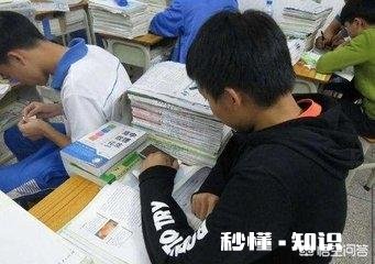 学校不准带手机，父母让自己带着，应该怎么办