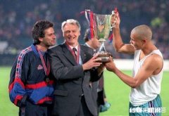 巴塞罗那为什么不选择穆里尼奥当教练